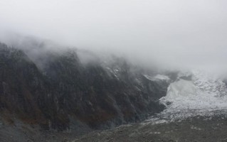二日游，成都到海螺沟旅游团，风情一里云山——海螺沟+天然温泉+泸定桥纯玩