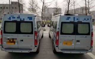 13座福特旅游车