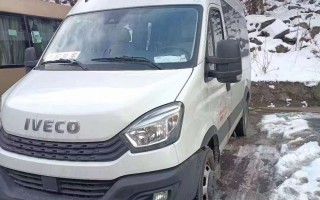 9座依维柯保姆旅游车