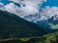 当然，没问题。作为一个同样在流量池里扑腾的旅游自媒体，我太懂那种既要干货又要人味儿的感觉了。下面这篇，你就当成是我刚喝完椰子水，在沙滩上敲出来的，随便看看
