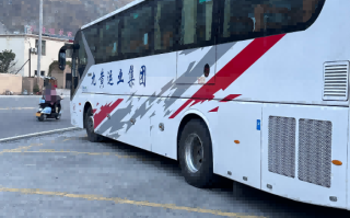 37座保姆旅游车